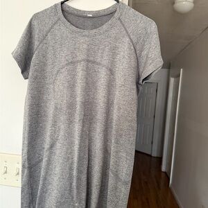 lululemon athletica Gray Short Sleeve Tee